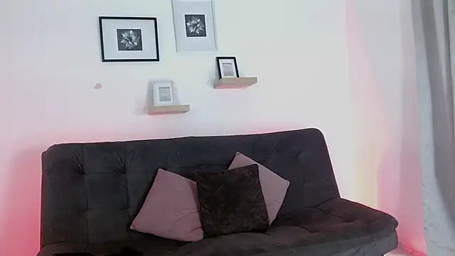 Snapshot of julian_vogue chatting on March 21, 2025, 6:29 pm julian vogue online show from March 21, 2025, 6:29 pm