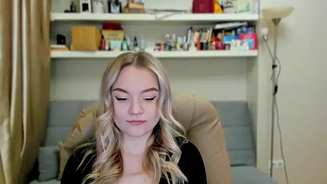 Kara Smith  online show from November 6, 2025, 11:59 pm