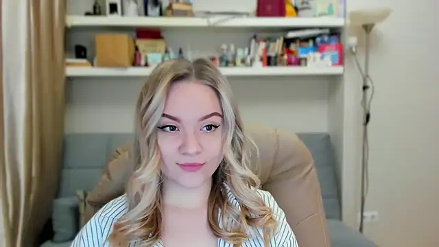 Kara Smith  online show from November 20, 2025, 12:55 am