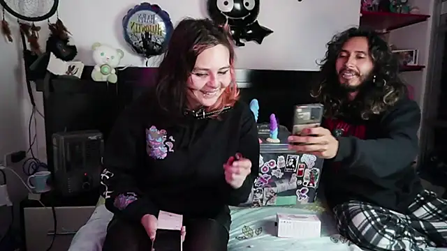 Snapshot of Devil_And_Princess chatting on November 18, 2025, 2:17 am Devil And Princess online show from November 18, 2025, 2:17 am