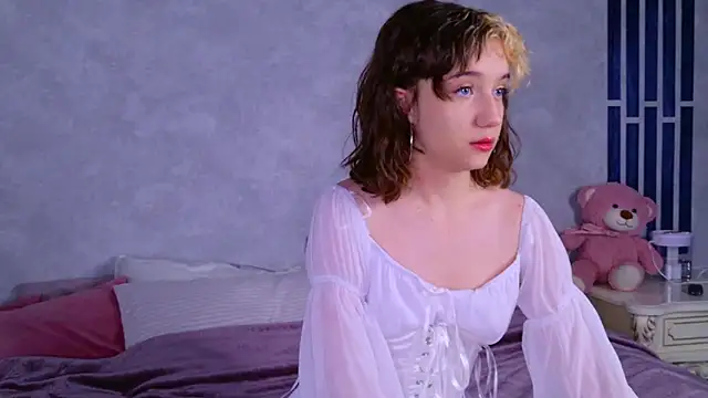 Gia Riccardo online show from November 15, 2025, 6:00 am