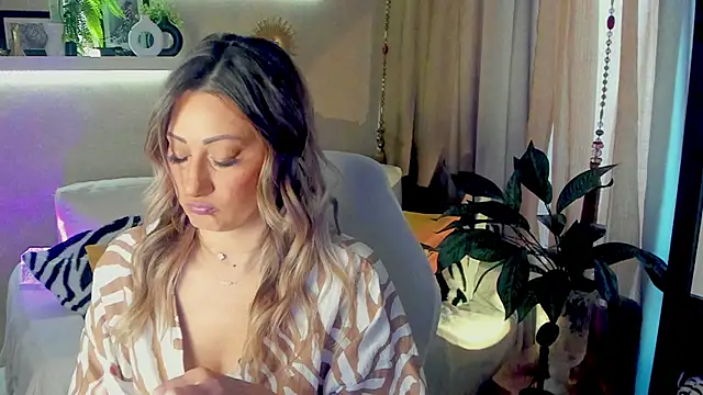 Snapshot of SarahAlluring chatting on May 10, 2026, 6:29 am SarahAlluring online show from May 10, 2026, 6:29 am