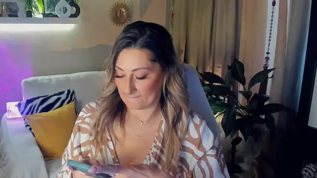 Snapshot of SarahAlluring chatting on May 14, 2026, 3:08 pm SarahAlluring online show from May 14, 2026, 3:08 pm