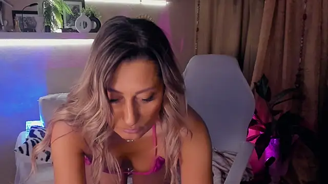 Snapshot of SarahAlluring chatting on May 31, 2026, 6:09 pm SarahAlluring online show from May 31, 2026, 6:09 pm