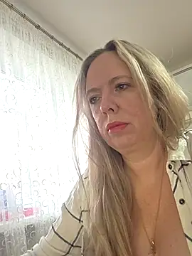 Irina3718 online show from December 5, 2025, 10:35 am