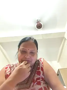 Snapshot of Arohi35 chatting on September 13, 2025, 2:39 pm Arohi35 online show from September 13, 2025, 2:39 pm