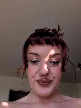 Petite Juicy Olive online show from November 20, 2025, 10:15 am