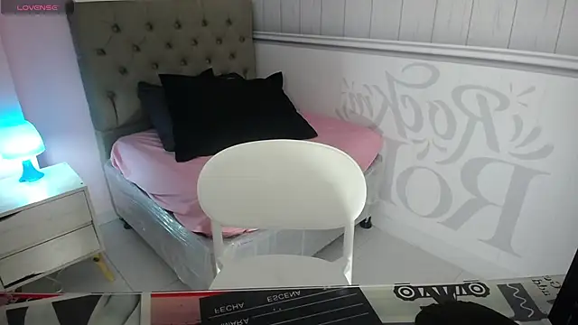 Snapshot of Tania_Duque chatting on March 20, 2025, 1:26 pm Tania Duque online show from March 20, 2025, 1:26 pm