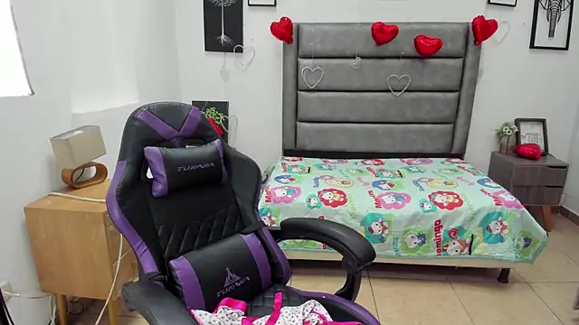 Tania Duque online show from April 14, 2026, 1:50 pm