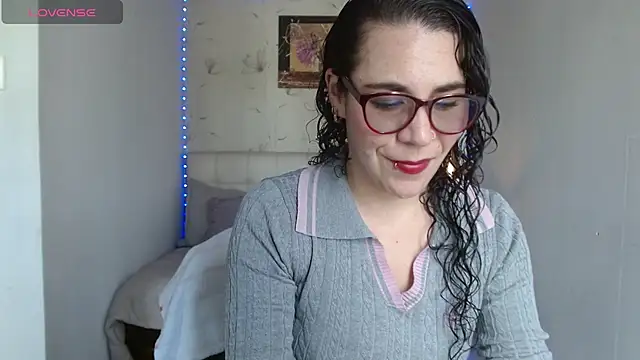 Snapshot of mia_velvet1 chatting on June 7, 2026, 1:59 pm mia velvet1 online show from June 7, 2026, 1:59 pm