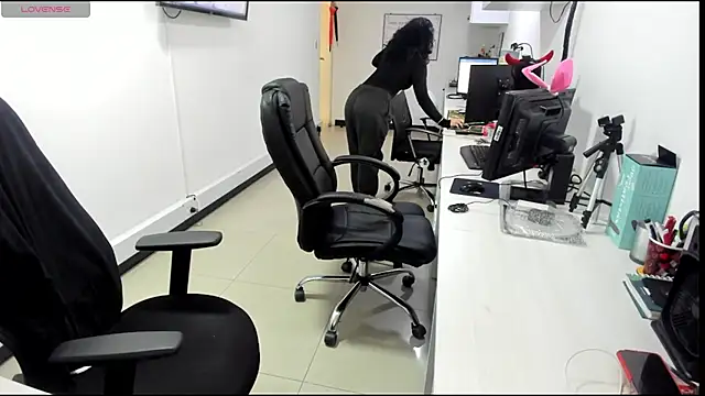 Snapshot of jenn_cg chatting on October 13, 2025, 3:56 pm jenn cg online show from October 13, 2025, 3:56 pm