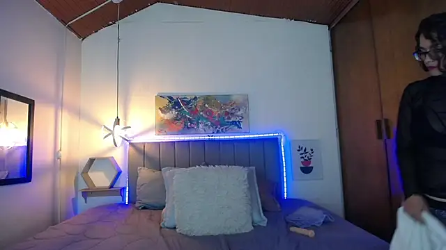 Rose Thompson1 online show from March 22, 2025, 5:20 pm