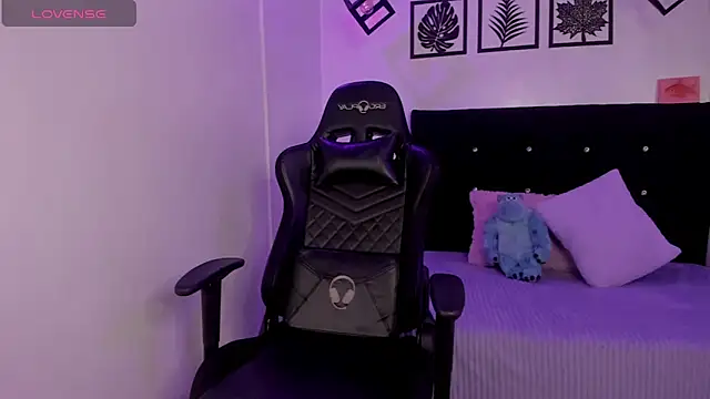 Abby Piink online show from October 15, 2025, 3:34 pm