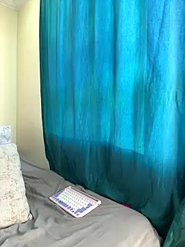 Ivelleee  online show from October 28, 2025, 10:23 pm