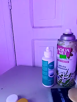 Snapshot of LoganPeny chatting on March 23, 2025, 5:10 am LoganPeny online show from March 23, 2025, 5:10 am