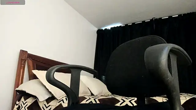 Hat girl online show from May 12, 2026, 9:45 pm