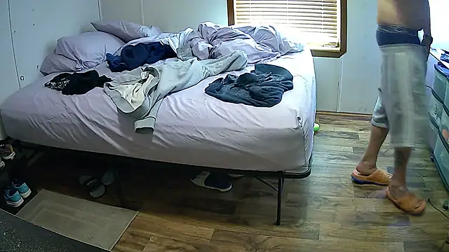 Snapshot of Muffdiver718 chatting on March 18, 2025, 7:31 pm Muffdiver718 online show from March 18, 2025, 7:31 pm