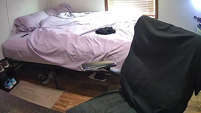 Snapshot of Muffdiver718 chatting on March 19, 2025, 12:34 pm Muffdiver718 online show from March 19, 2025, 12:34 pm