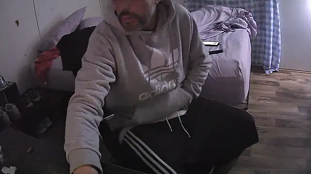 Snapshot of Muffdiver718 chatting on March 20, 2025, 7:25 am Muffdiver718 online show from March 20, 2025, 7:25 am