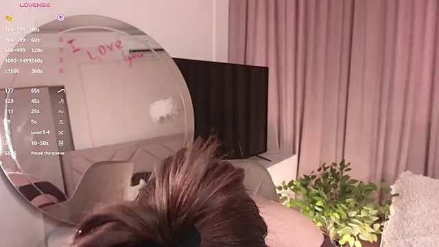 NormaCusson online show from October 26, 2025, 7:36 am