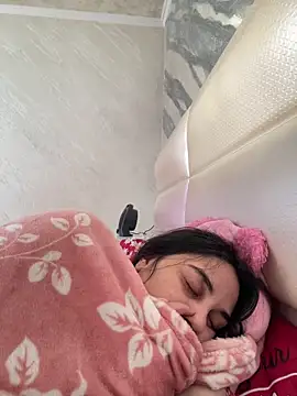 Veramaia online show from April 14, 2026, 2:45 pm