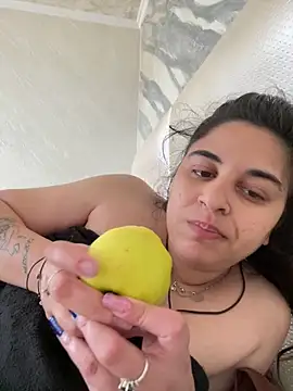 Veramaia online show from April 29, 2026, 11:36 am