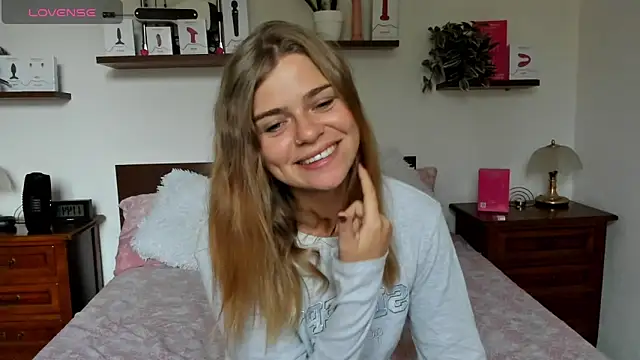 HaleyReedme online show from September 26, 2025, 9:46 am