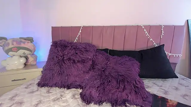 kitty-kryss online show from January 16, 2026, 5:17 pm