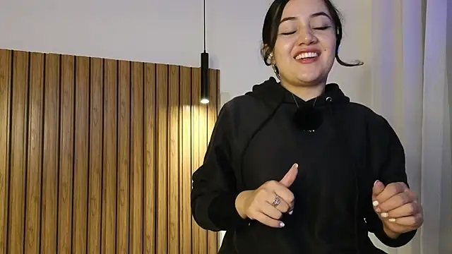 Snapshot of Isa_1207 chatting on February 26, 2026, 1:26 am Isa 1207 online show from February 26, 2026, 1:26 am