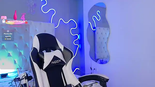 natasha  black online show from November 7, 2025, 7:36 pm