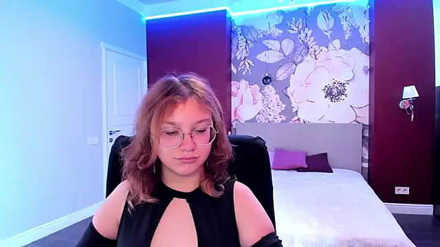 AngelinaLow online show from September 10, 2025, 11:32 am