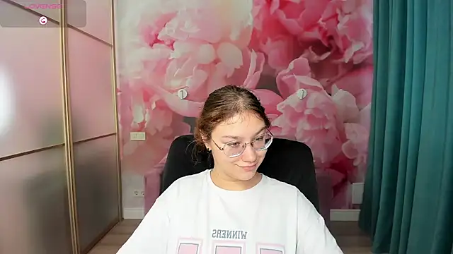 AngelinaLow online show from October 27, 2025, 12:31 pm