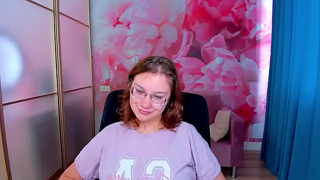 AngelinaLow online show from November 21, 2025, 12:26 pm