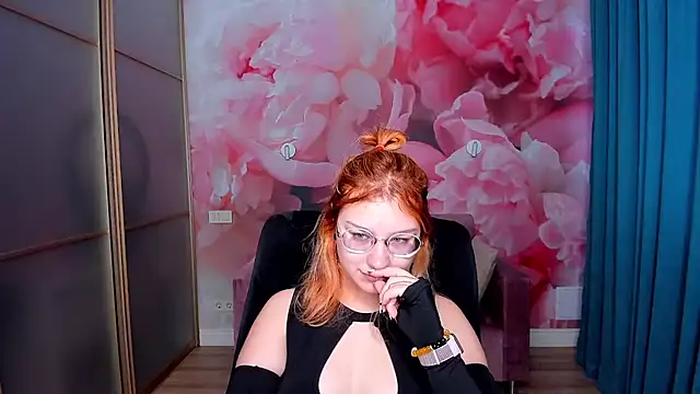 AngelinaLow online show from December 2, 2025, 12:32 pm