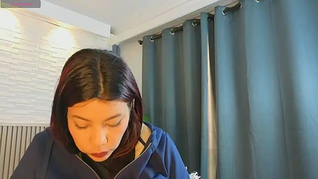 TiffanyWalk online show from April 18, 2026, 12:42 pm