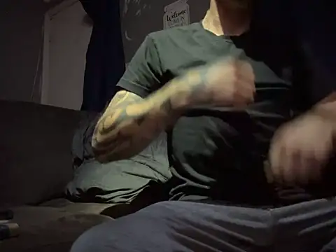 Snapshot of Stillhard8925 chatting on October 3, 2025, 5:37 am Stillhard8925 online show from October 3, 2025, 5:37 am