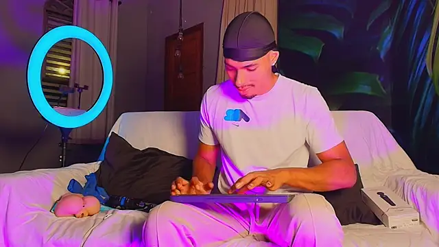 LiamByrne online show from December 18, 2025, 4:07 am