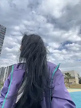 linger-23 online show from December 18, 2025, 7:14 am