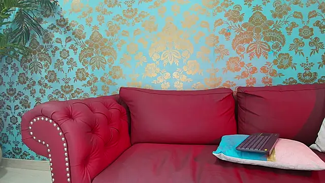 EmmaReyez online show from September 12, 2025, 1:11 pm