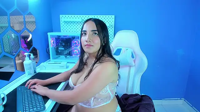 Alice 26  online show from October 23, 2025, 8:29 pm