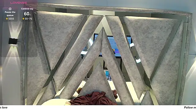 Alice 26  online show from November 18, 2025, 2:43 pm