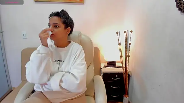 Snapshot of miranda_torres chatting on March 22, 2025, 12:14 pm miranda torres online show from March 22, 2025, 12:14 pm