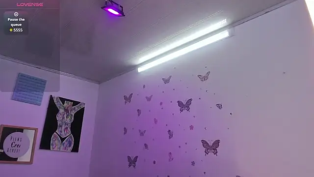 Pretty Johnson  online show from March 19, 2026, 11:36 am