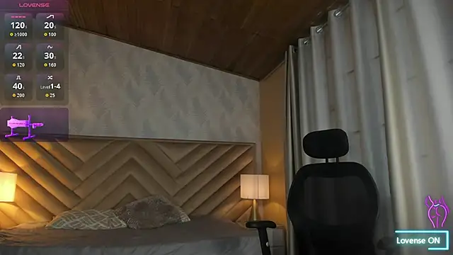 alice kingsley  online show from November 6, 2025, 8:32 pm