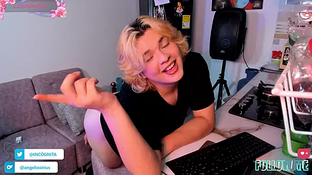 adam angelssss online show from December 3, 2025, 8:18 pm