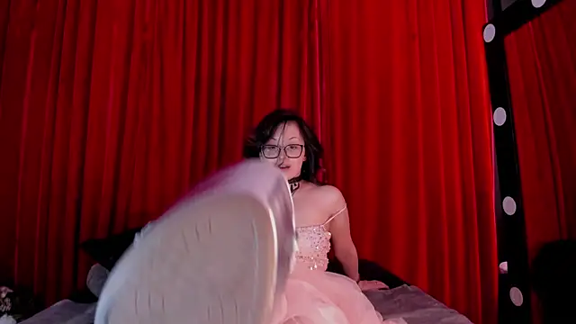 AngelinaBlanc  online show from April 7, 2026, 11:32 am