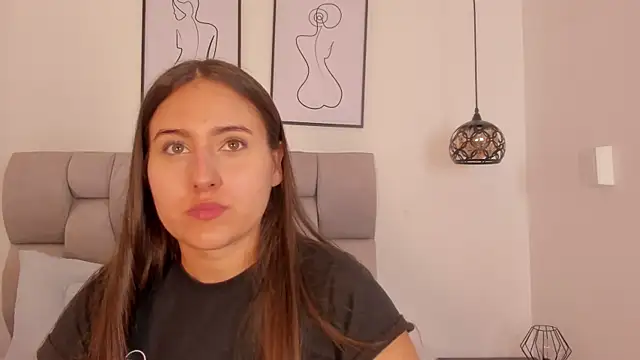 Hanna Evans   online show from October 21, 2025, 12:06 pm