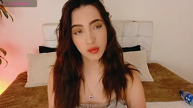 Rebbecawhite meow online show from September 14, 2025, 5:01 pm