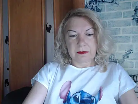 Snapshot of Lillia_Ray chatting on May 28, 2026, 6:21 am Lillia Ray online show from May 28, 2026, 6:21 am