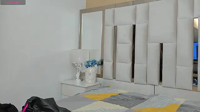 Snapshot of TattiBelll chatting on November 27, 2025, 11:56 am TattiBelll online show from November 27, 2025, 11:56 am